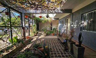 VENTA CASA 6 AMBIENTES  PONTEVEDRA CON COCHERA