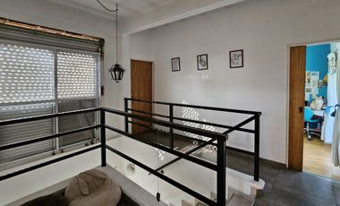 VENTA CASA 6 AMBIENTES  PONTEVEDRA CON COCHERA