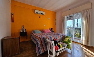 VENTA CASA 6 AMBIENTES  PONTEVEDRA CON COCHERA