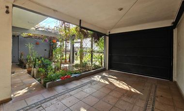 VENTA CASA 6 AMBIENTES  PONTEVEDRA CON COCHERA