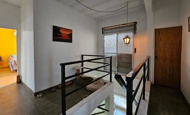 VENTA CASA 6 AMBIENTES  PONTEVEDRA CON COCHERA