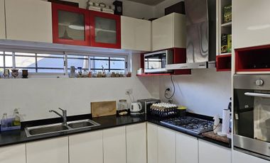 VENTA CASA 6 AMBIENTES  PONTEVEDRA CON COCHERA