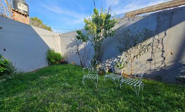 VENTA CASA 6 AMBIENTES  PONTEVEDRA CON COCHERA