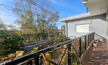 VENTA CASA 6 AMBIENTES  PONTEVEDRA CON COCHERA