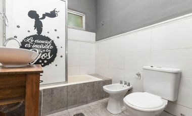 VENTA PH 3 AMBIENTES PLANTA ALTA CON PATIO LANÚS