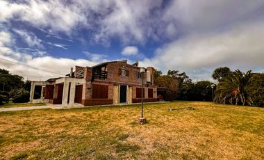 Venta casa Barrio Los Acantilados lote de 1518 m2