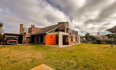 Venta casa Barrio Los Acantilados lote de 1518 m2