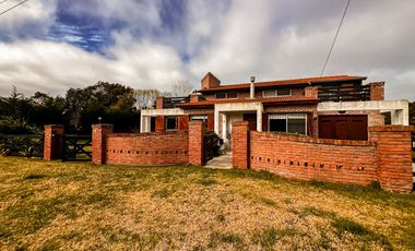 Venta casa Barrio Los Acantilados lote de 1518 m2