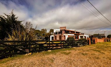 Venta casa Barrio Los Acantilados lote de 1518 m2