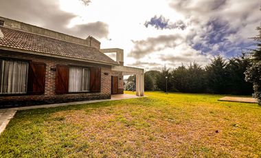 Venta casa Barrio Los Acantilados lote de 1518 m2