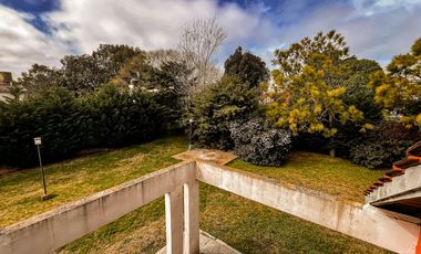 Venta casa Barrio Los Acantilados lote de 1518 m2