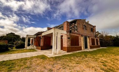 Venta casa Barrio Los Acantilados lote de 1518 m2