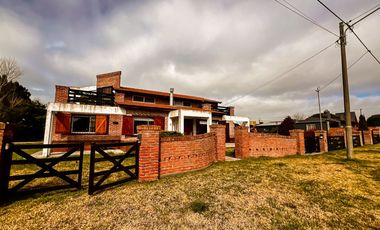 Venta casa Barrio Los Acantilados lote de 1518 m2