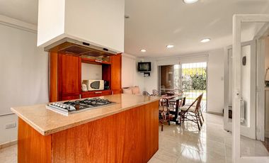 Venta casa Barrio Los Acantilados lote de 1518 m2