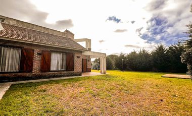 Venta casa Barrio Los Acantilados lote de 1518 m2