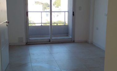 Departamento en Alquiler -  Balcón al Frente