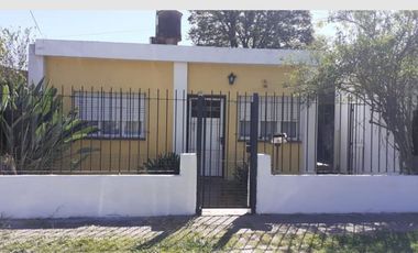 CASA EN VENTA  APTA CREDITO PERMUTA POR PH CABA
