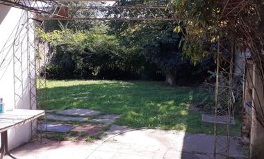 CASA EN VENTA  APTA CREDITO PERMUTA POR PH CABA