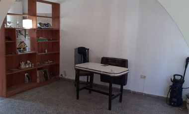 CASA EN VENTA  APTA CREDITO PERMUTA POR PH CABA