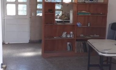 CASA EN VENTA  APTA CREDITO PERMUTA POR PH CABA