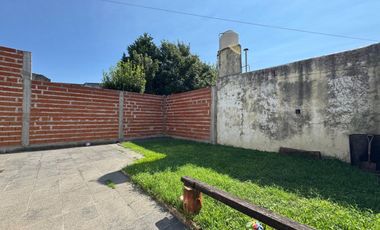CASA EN VENTA EN QUILMES OESTE 2 DORMITORIOS