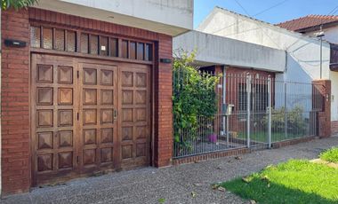 CASA EN VENTA EN QUILMES OESTE 2 DORMITORIOS