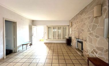 Casa 3 dormitorios en venta Bernal Centro