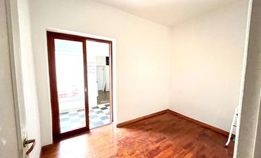 Casa 3 dormitorios en venta Bernal Centro