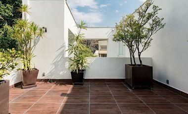 VENTA CASA EN LOMAS DE CHAPULTEPEC REMODELADA, VISTA ESPECTACULAR