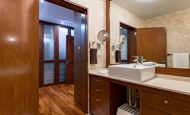 VENTA CASA EN LOMAS DE CHAPULTEPEC REMODELADA, VISTA ESPECTACULAR