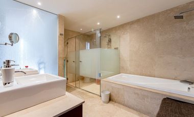 VENTA CASA EN LOMAS DE CHAPULTEPEC REMODELADA, VISTA ESPECTACULAR