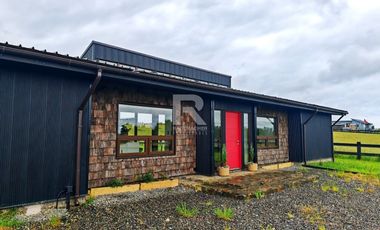 CASA  3 DORM. A SÓLO 4KM DE PUERTO VARAS.