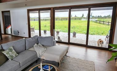 CASA  3 DORM. A SÓLO 4KM DE PUERTO VARAS.
