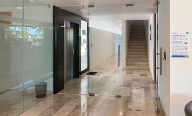 Oficina en renta de 27 m² equipada en edificio corporativo al norte de Mérida