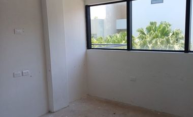 Oficina en renta de 27 m² equipada en edificio corporativo al norte de Mérida