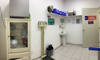 SE VENDE CASA CON LOCALES COMERCIALES