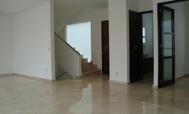 Casa en venta en Avenida Las Fuentes en Tecamachalco