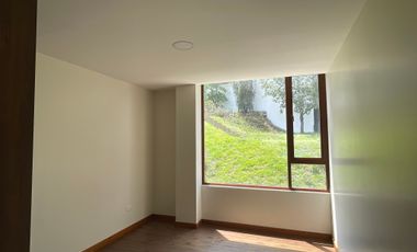 Venta departamento de 161 m2 de 3 dormitorios en Nayón