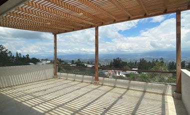 Venta departamento de 161 m2 de 3 dormitorios en Nayón