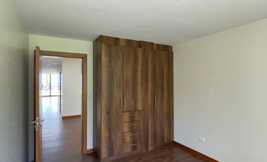 Venta departamento de 161 m2 de 3 dormitorios en Nayón