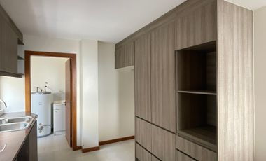 Venta departamento de 161 m2 de 3 dormitorios en Nayón