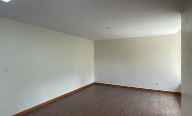 Venta departamento de 161 m2 de 3 dormitorios en Nayón