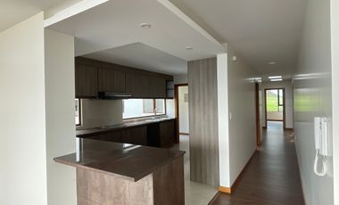 Venta departamento de 161 m2 de 3 dormitorios en Nayón