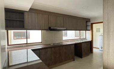 Venta departamento de 161 m2 de 3 dormitorios en Nayón