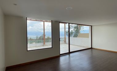 Venta departamento de 161 m2 de 3 dormitorios en Nayón