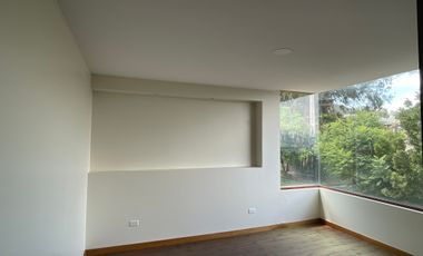 Venta departamento de 161 m2 de 3 dormitorios en Nayón