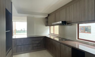 Venta departamento de 161 m2 de 3 dormitorios en Nayón