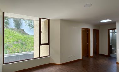 Venta departamento de 161 m2 de 3 dormitorios en Nayón