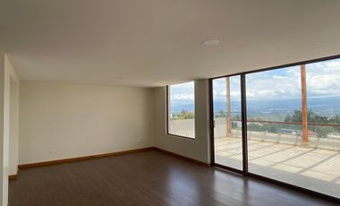 Venta departamento de 161 m2 de 3 dormitorios en Nayón