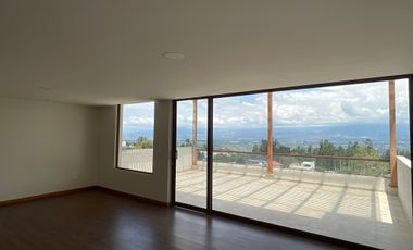 Venta departamento de 161 m2 de 3 dormitorios en Nayón